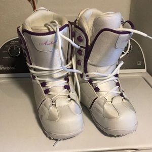 Avalanche Women’s Snowboarding Boots